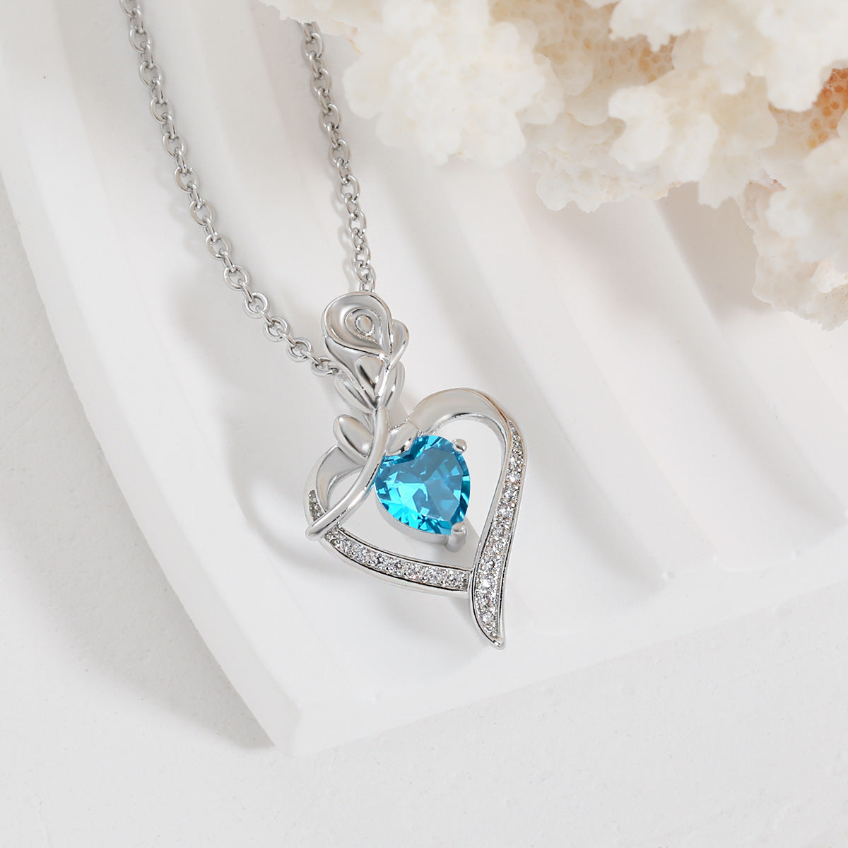 Herz-Rosen-Halskette mit Strass – Symbol der ewigen Liebe