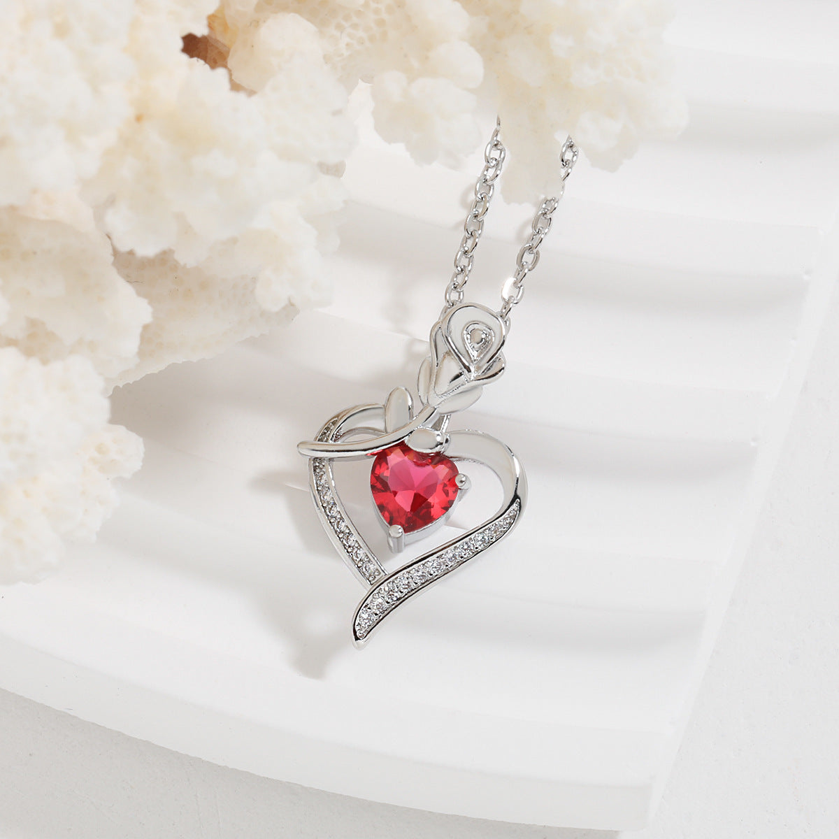 Herz-Rosen-Halskette mit Strass – Symbol der ewigen Liebe